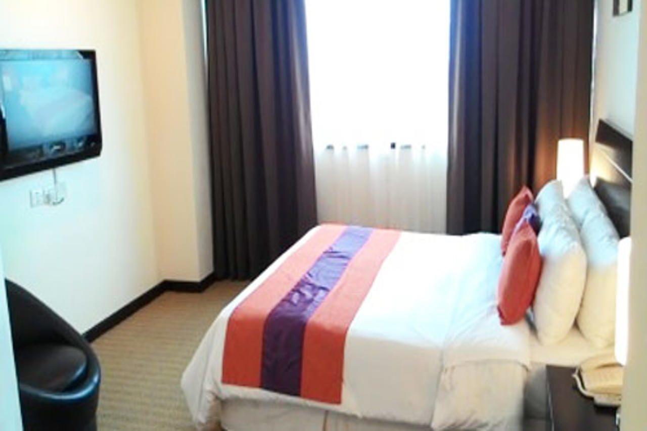 Hock Lee Hotel&Residences Kuching Exterior foto